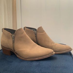 STEVE MADDEN Ankle Booties